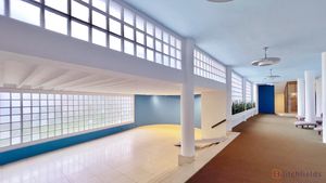 Lobby- click for photo gallery